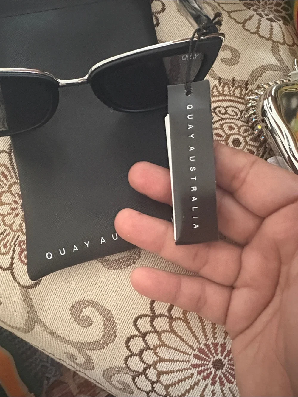 BRAND NEW NEVER USED Quay Australia Black Men's Sunglasses — Sleek Rounded Frame